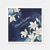 Tijdloze witte lelies op een rijke marine achtergr servet (Voorkant)