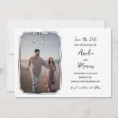 Tijdloze zwart-wit minimalistische hand getrokken save the date (Voorkant)