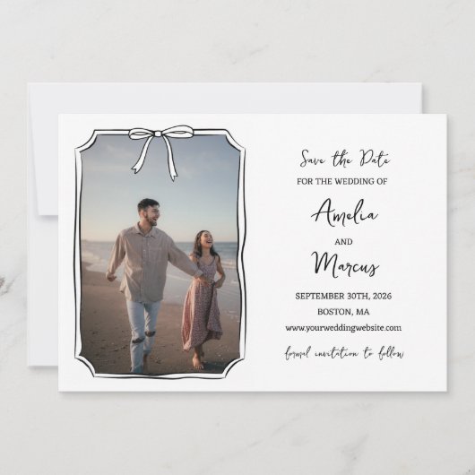 Tijdloze zwart-wit minimalistische hand getrokken save the date (Voorkant)