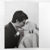 Tijdloze zwart-wit monogram moderne bruiloft drieluik uitnodiging (Binnenzijde eerst)