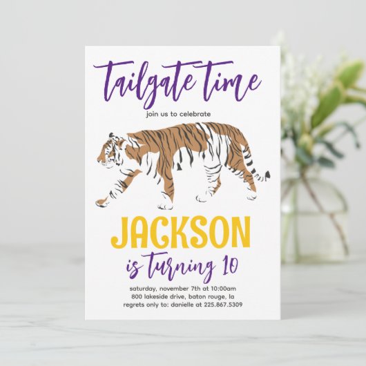 Tijger achterklep verjaardag uitnodigen kaart (Staand voorkant)