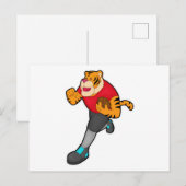 Tijger als voetballer met voetbal briefkaart (Voorkant / Achterkant)