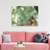 Tijger die onder een boom springt canvas afdruk (Insitu (Woonkamer))