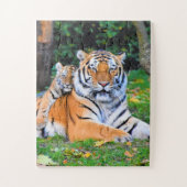 Tijger en Baby — prachtig in gras samen Legpuzzel (Verticaal)