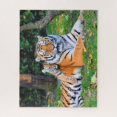 Tijger en Baby — prachtig in gras samen Legpuzzel (Verticaal)