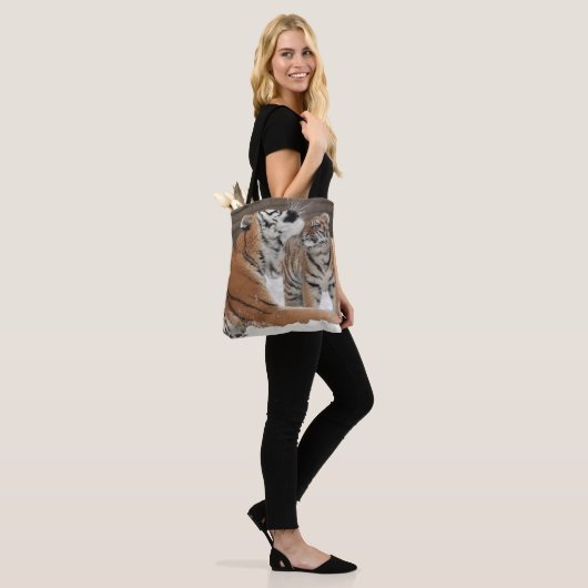 tijger- en hanghuggen tote bag (Op model)