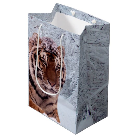 Tijger en sneeuw medium cadeauzakje (Voorkant Gekanteld)