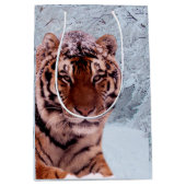 Tijger en sneeuw medium cadeauzakje (Voorkant)