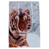 Tijger en sneeuw medium cadeauzakje (Achterkant)