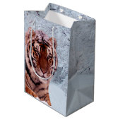 Tijger en sneeuw medium cadeauzakje (Achterkant Gekanteld)