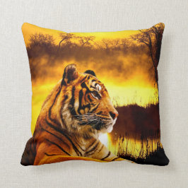 Tijger en zonsondergang kussen