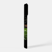 Tijger hurkend in de jungle iPhone 15 case (Rechterkant)