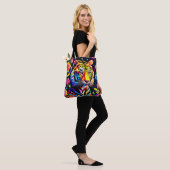 Tijger in een bloemendroom tote bag (Op model)