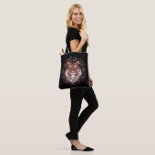 Tijger in gras tote bag (Op model)