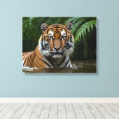 Tijger in moessonregen canvas afdruk (Insitu (Houten vloer))
