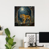 Tijger in oude duinen onder de volle maan poster (Thuiskantoor)