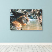 Tijger in water 2 canvas afdruk (Insitu (Houten vloer))