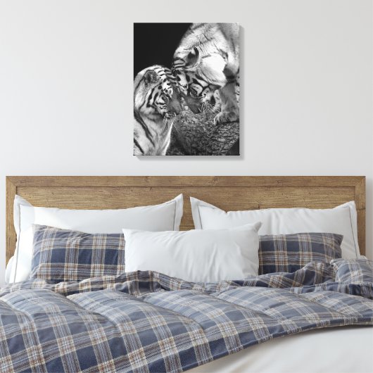 Tijger Liefde Foto op Canvas Wrap (Insitu (Slaapkamer))