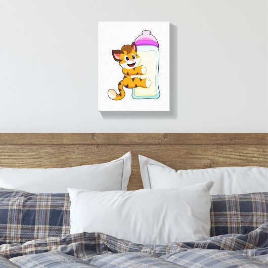 Tijger met Baby melkfles Canvas Afdruk (Insitu (Slaapkamer))