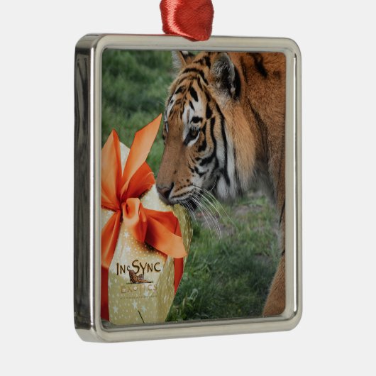 Tijger met kerstcadeau metalen ornament (Rechts)