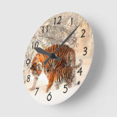 Tijger met tijgerkubus in sneeuwkuk ronde klok (Hoek)