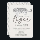 Tijger Modern Cream Kids Birthday Uitnodiging<br><div class="desc">Deze schattige en moderne 'kleine tijger maakt van x' genderneutrale verjaardagsuitnodiging van kinderen is voorzien van een tijger op een roomwitte achtergrond. De achterkant kenmerkt tijgerpatronen op een roomwitte achtergrond. Pas het aan uw behoeften aan. In mijn winkel kun je passende producten vinden.</div>