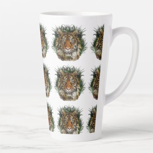 Tijger peering door gras latte mok (Rechts)