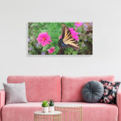 Tijger slib tussen roze en paarse bloemen canvas afdruk (Insitu (Woonkamer))