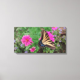 Tijger slib tussen roze en paarse bloemen canvas afdruk