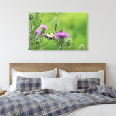 Tijger Swallowtail & Skipper Vlinders op Distel Canvas Afdruk (Insitu (Slaapkamer))