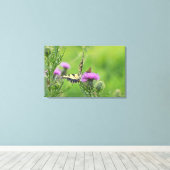 Tijger Swallowtail & Skipper Vlinders op Distel Canvas Afdruk (Insitu (Houten vloer))