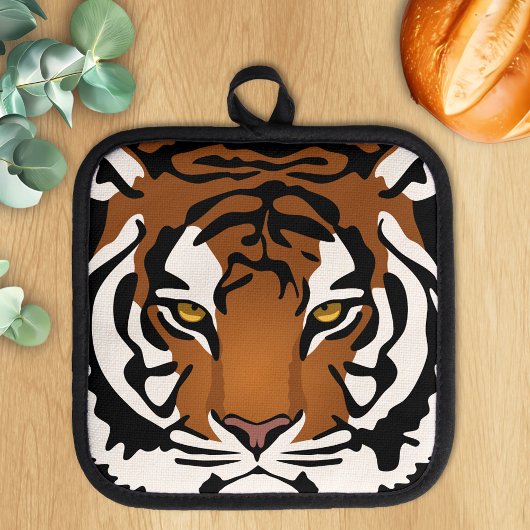 Tijger, wilde kat op zwart pannenlap
