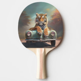 Tijger zittend op een sportauto  tafeltennisbatje
