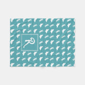 Tijgerblauw Vlinder en Libel Patroon Monogram Fleece Deken (Voorkant (Horizontaal))