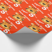 Tijgergezichtskunst en naam 5e verjaardagscrap cadeaupapier (Hoek)