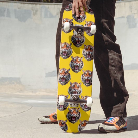 Tijgerkoppatroonontwerp Geel Persoonlijk Skateboard
