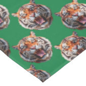 Tijgerkoppatroonontwerp Groen Tafelkleed (Gekanteld)
