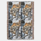 Tijgerkubussen bij het spelen van wildklemmen deken (Voorkant Verticaal)