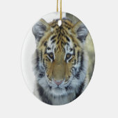 Tijgerkuil in sneeuw sluit portret af keramisch ornament (Rechts)