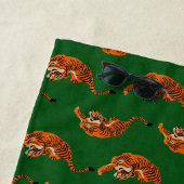 Tijgerpatroon met groene achtergrond strandlaken (In situ)