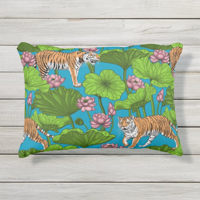 Tijgers in de roze lotusvijver buitenkussen (Voorkant)