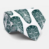 Tiki-maskers - Dk Green op White Stropdas (Opgerold)