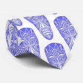 Tiki-maskers - Electric Blue op Wit Stropdas (Opgerold)