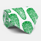 Tiki Maskers - Grass Green op White Stropdas (Opgerold)