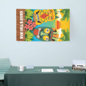 Tiki-tijd in heldere kleuren met maskers en zonson spandoek (Beurs)