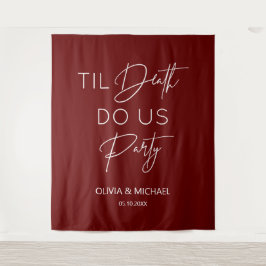 Til death do us party wedding burgundy backdrop wandkleed