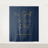 Til death do us party wedding navy gold backdrop  wandkleed (Voorkant)
