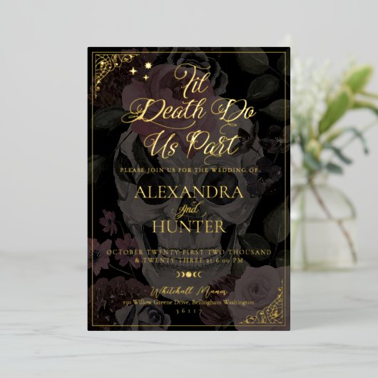 Til Death Waterverf Bloemenschedel Gotische bruilo Folie Uitnodiging (Staand Voorkant)