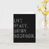 Til zwaar op. Drink Bourbon. Grappig Gym Workout G Kaart (Gele Bloem)