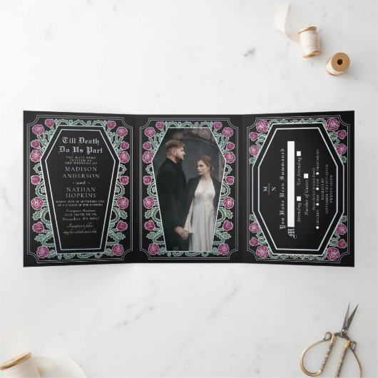 Till Death Do Us Part Roos Black Gothic Wedding Drieluik Uitnodiging (Binnen)